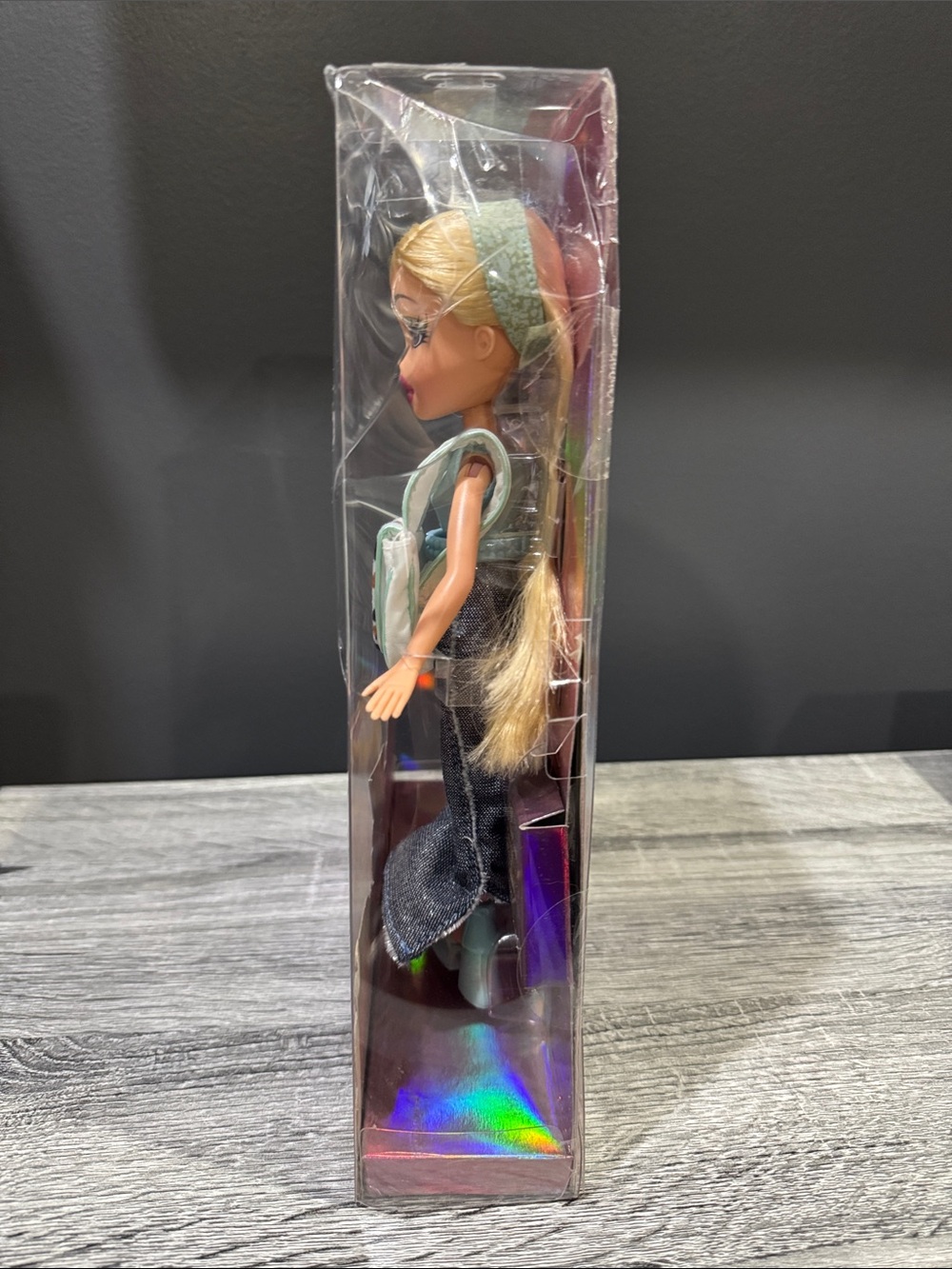 NEW: Bratz | 20 Yearz: Cloe Doll (2021) - Collectible Fashion Doll & Accessories - Picture 3 of 16